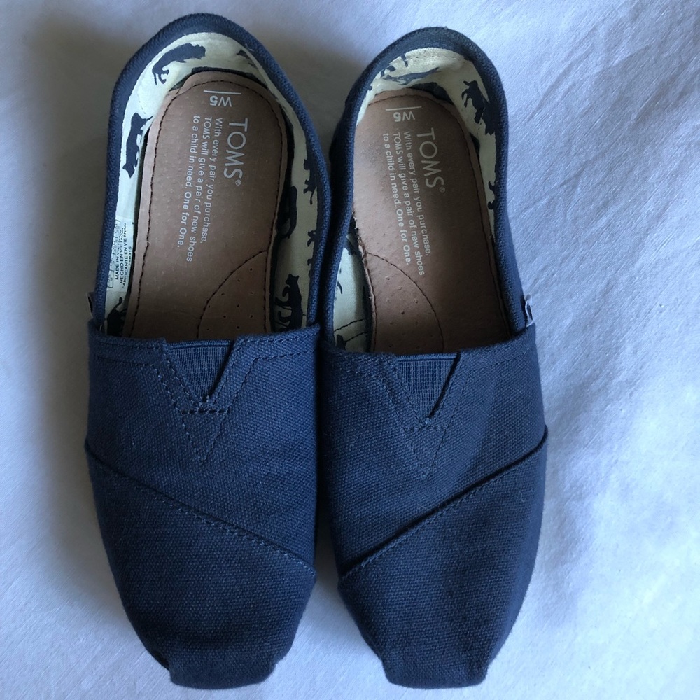 Navy blue toms